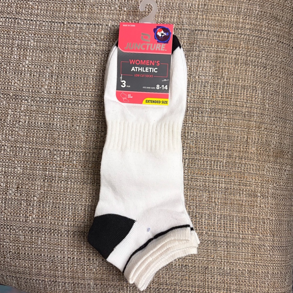 NWT Womens juncture socks size 8-14